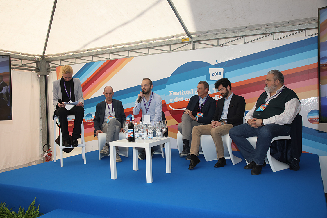 Festival della TV e dei Nuovi Media 2019_309.jpg - Come cambiare la percezione del Dolcetto nell'anno del Dolcetto, e non solo Un vino che corre il rischio di essere dimenticato nel circuito della comunicazione enoica impegnata su altri argomenti.  Come  uscire dall’impasse? Nicola Chionetti, Sara Mazzocchi, Simone Roveda con Erika Mantovan